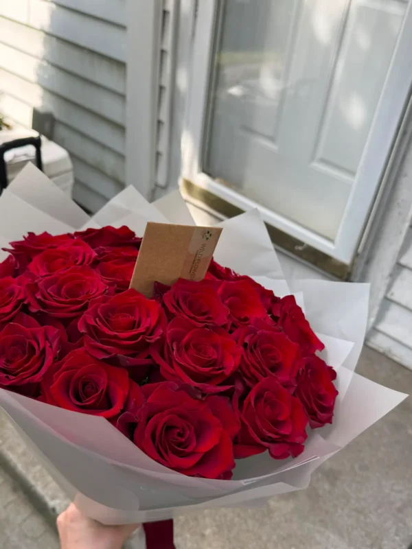 Close view of Ecuadorian red roses with a Boston Wildflower care card